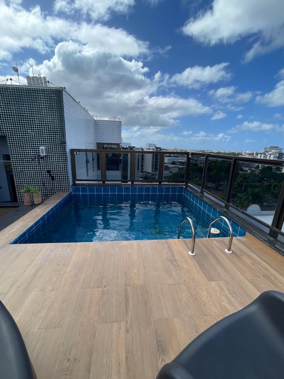 Recuperação técnica de cobertura com piscina e deck